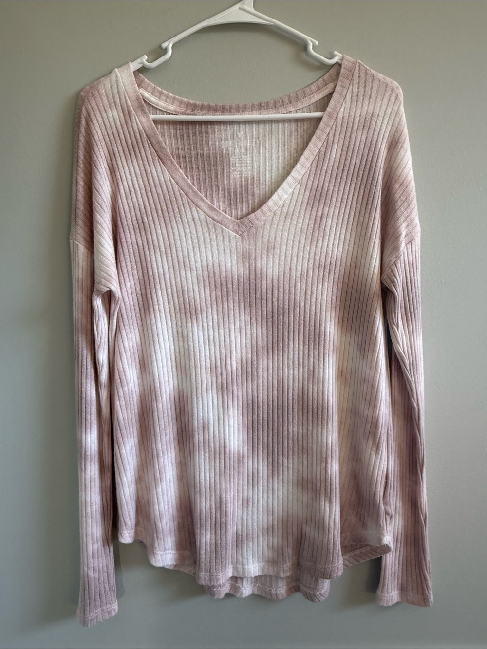 American Eagle soft & sexy rib long sleeve v-neck, medium, vguc